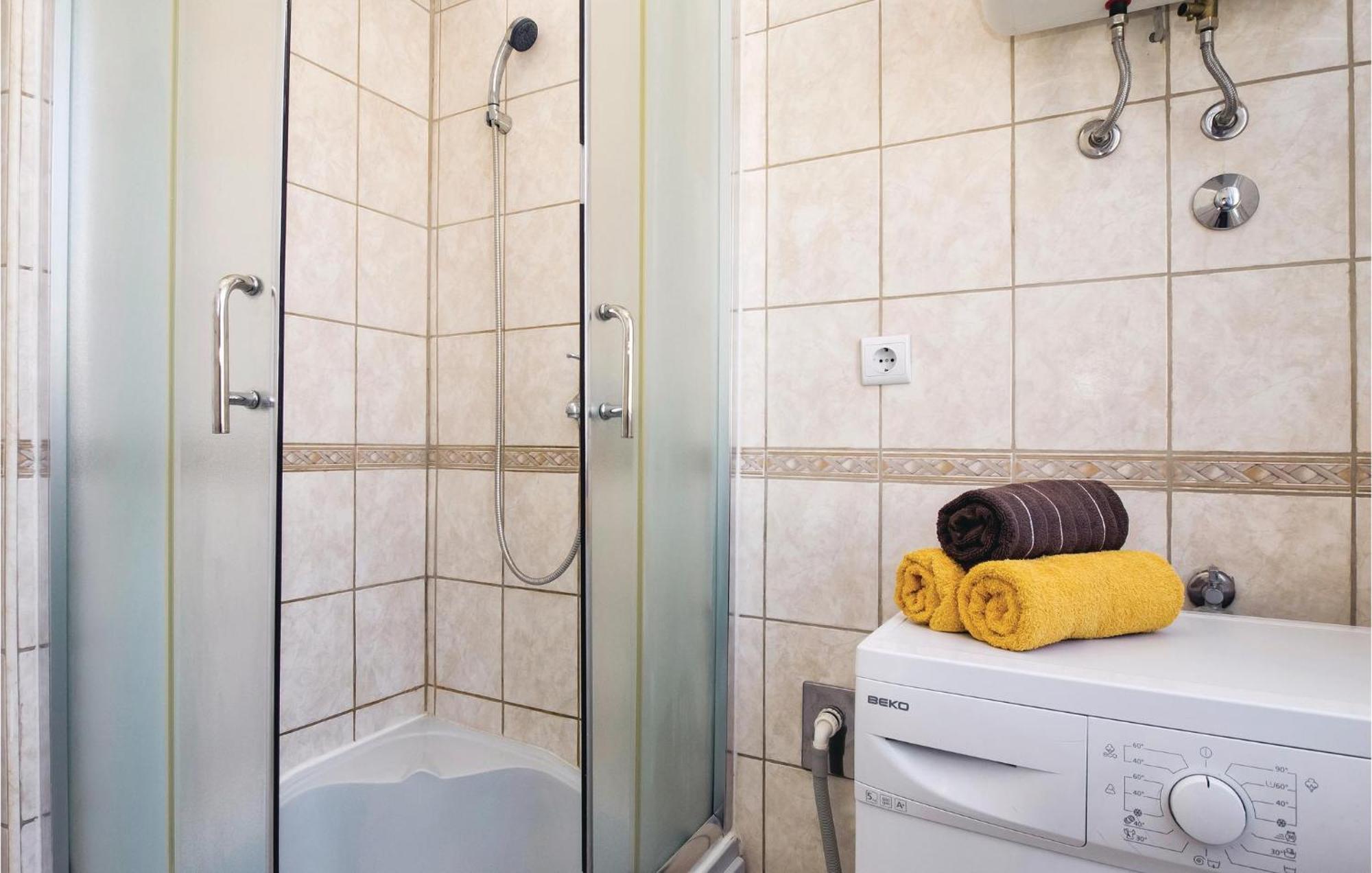 Amazing Apartment In Split With Kitchen Ngoại thất bức ảnh